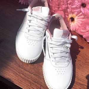 Girls White and pink pumas